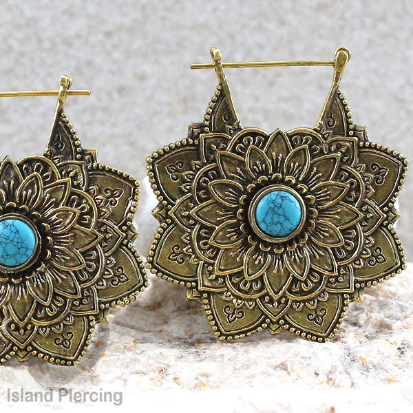 Anting kuningan gaya Maya, anting kuningan mandala, dan anting kuningan motif bali.