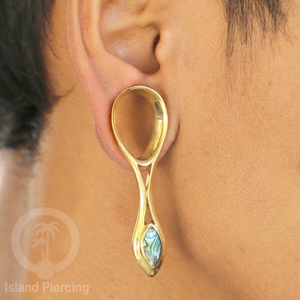 Brass Ear-plug Tindik plug kuningan model besar ke bawah yang sangat unik.