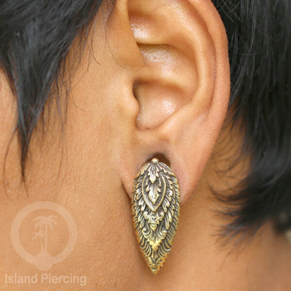 Brass Ear-plug Tindik plug kuningan model besar ke bawah yang sangat unik.
