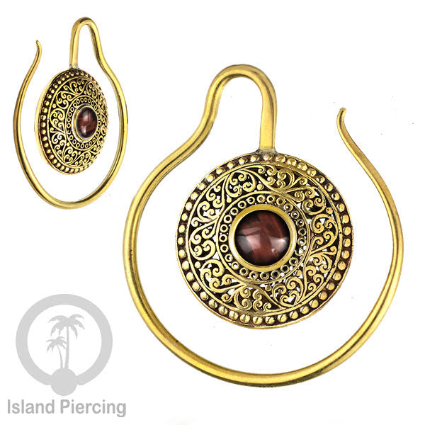 Anting Tindik Kuningan yang sangat istimewa desain klasik dengan batu dan kerang asli