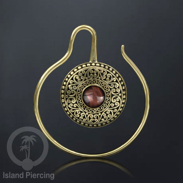 Anting Tindik Kuningan yang sangat istimewa desain klasik dengan batu dan kerang asli