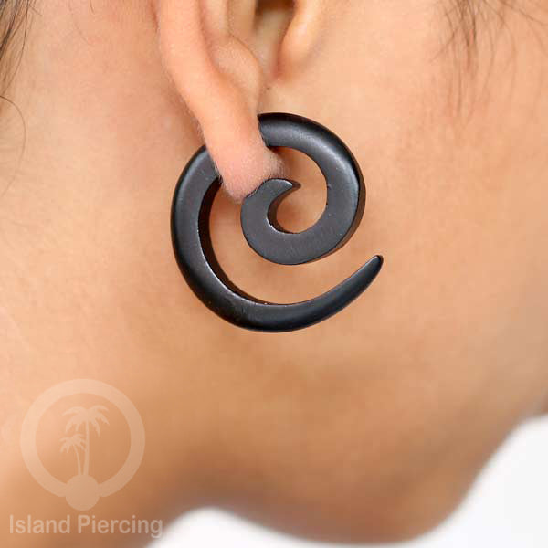 Fake wood piercing, Tindik palsu, Model Kayu sederhana yang datar warna Hitam