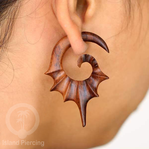 Fake Wood Piercing, Tindik palsu model Kayu ukiran tangan pakai sistem push.