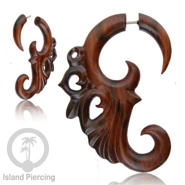 Anting Tindik Kayu ukiran tangan pakai sistem push bisa untuk semua lubang telinga.