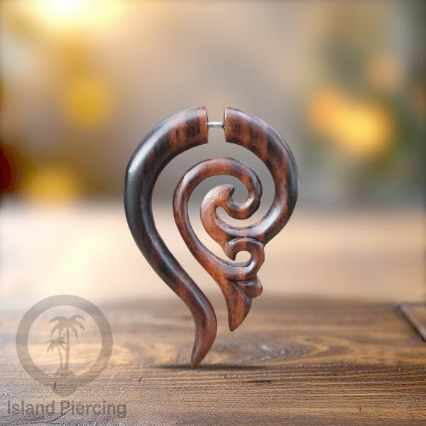 Anting Tindik ukiran Kayu pakai sistem push cocok semua lubang telinga. Fake wooden piercing