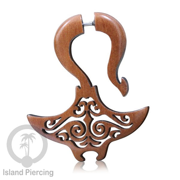 Anting Tindik kayu model sistem push dengan ukiran binatang tribal. Fake Piercing Wood Expanders