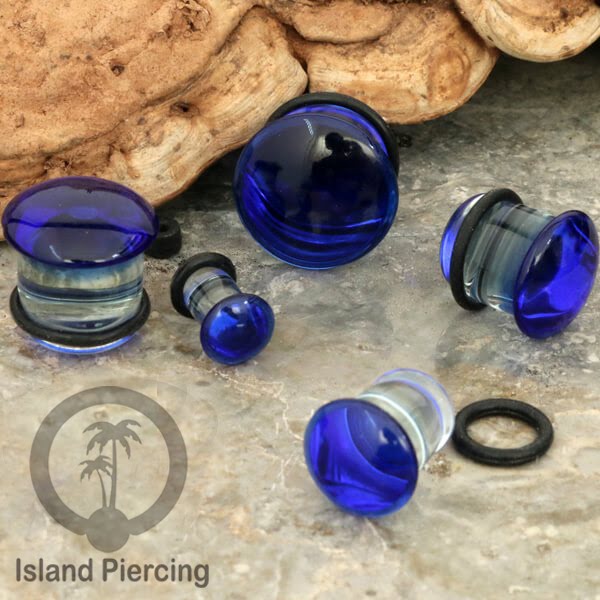 Anting Plug dari piercing kaca Pyrex single flair dengan pilihan warna.
