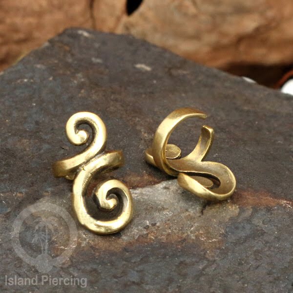 Brass Ear-cuffs anting perhiasan kuningan penjepit telinga banyak variasi unik.