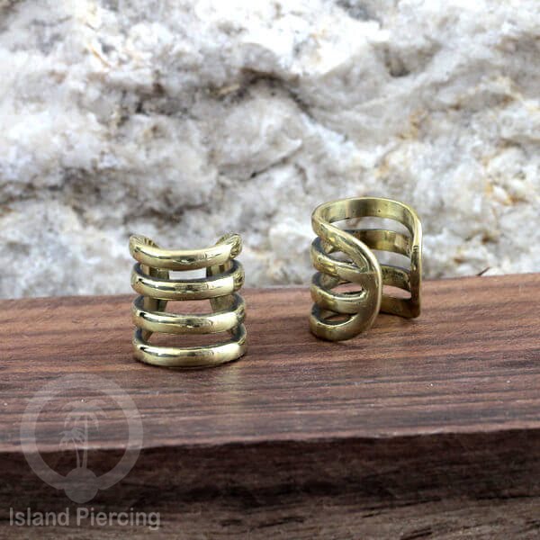 Brass Ear-cuffs anting perhiasan kuningan penjepit telinga ukuran besar dan istimewa.