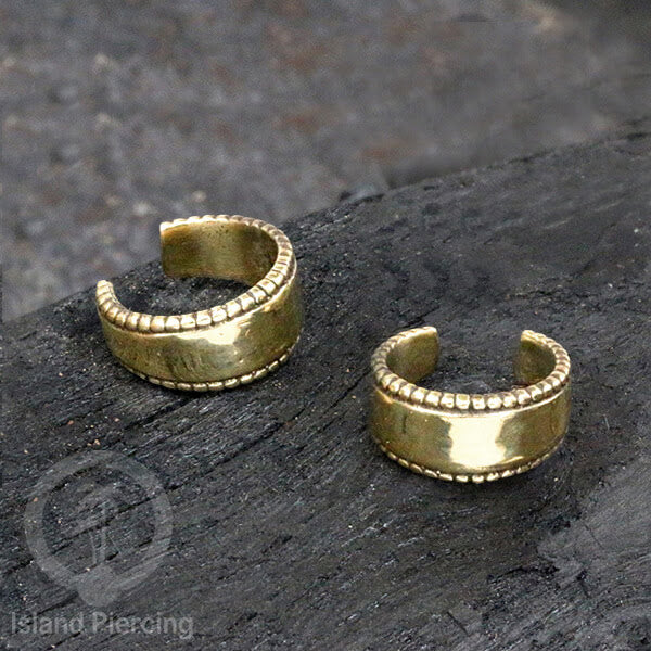 Brass Ear-cuffs anting perhiasan kuningan penjepit telinga yang manis.