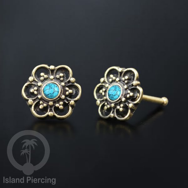 Nose Pin Piercing Jewelry Perhiasan Hidung bahan Kuningan dengan batu kecil.