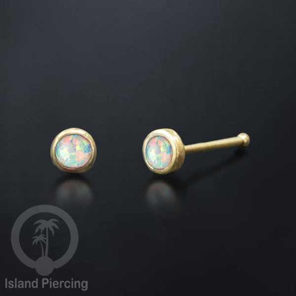 Nose Pin Piercing Jewelry Perhiasan Hidung bahan Kuningan dengan batu kecil.