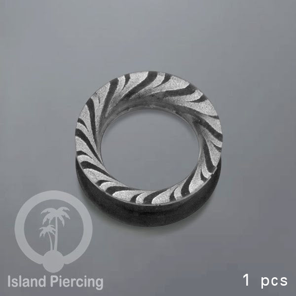 Ear-tunnel Silicone Anting Piercing Silikon Double flair Warna hitam dengan ukiran