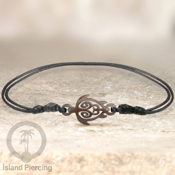 Gelang Tangan Tali yang pakai Liotin kayu banyak pilihan desain yang menarik, cocok untuk semua umur