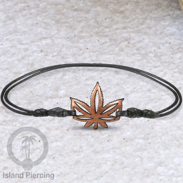 Gelang Tangan Tali yang pakai Liotin kayu banyak pilihan desain yang menarik, cocok untuk semua umur