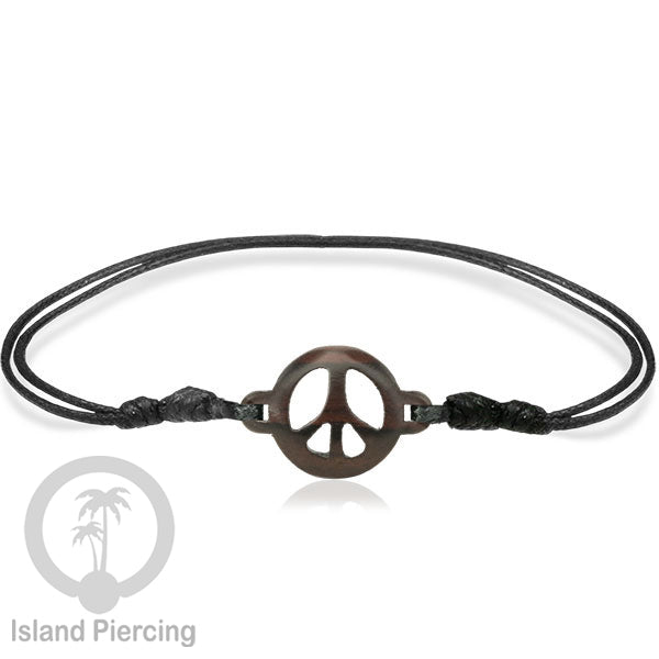 Gelang Tangan Tali yang pakai Liotin kayu banyak pilihan desain yang menarik, cocok untuk semua umur