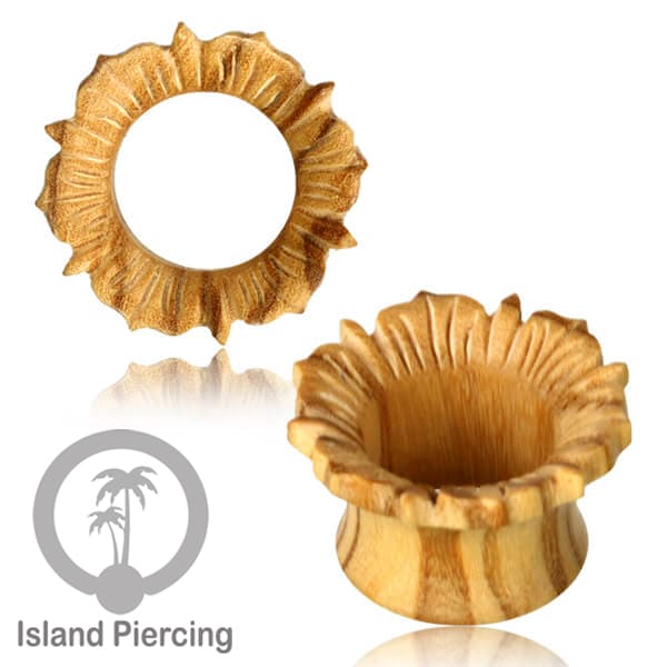 Tindik Ear Tunnel yang di ukur pakai tangan dari macan-2 kayu, kalau cari sesuatu unik ini tempanya