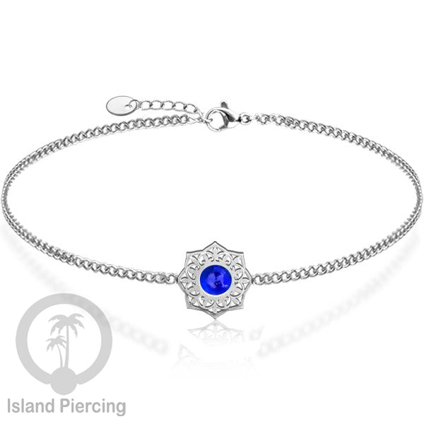Gelang stainless steel, berornamen dengan berbagai desain dan batu epoksi berwarna. Warna silver.