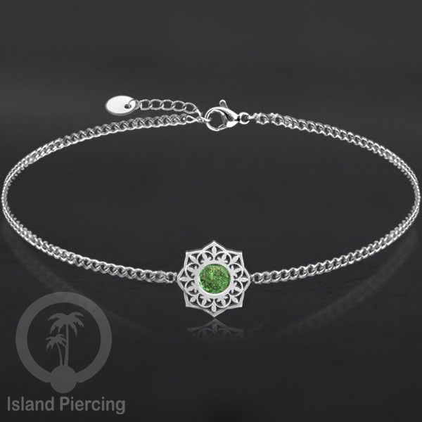 Gelang stainless steel, berornamen dengan berbagai desain dan batu epoksi berwarna. Warna silver.