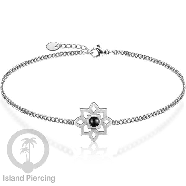 Gelang tribal lotus dari stainless steel dengan berbagai desain dan batu epoksi berwarna. Warna silver.