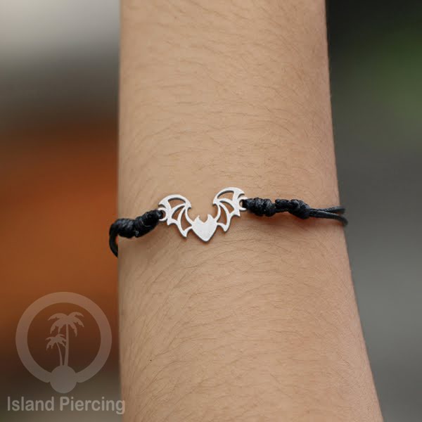 Gelang Tangan dari baja Stainless Steel warna silver banyak pilihan desain yang asyk, cocok untuk semua umur