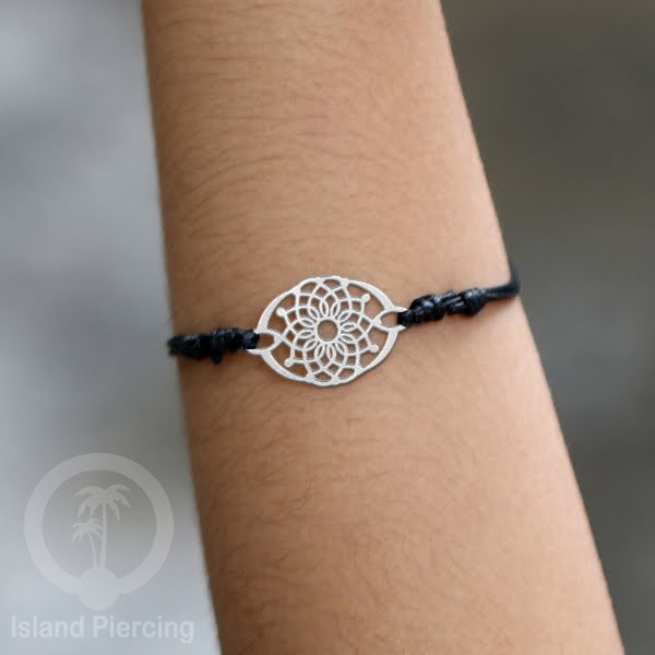 Gelang Tangan dari baja Stainless Steel warna silver banyak pilihan desain yang asyk, cocok untuk semua umur