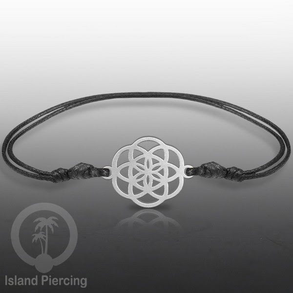 Gelang Tangan dari baja Stainless warna silver dengan pilihan desain yang cocok untuk semua umur