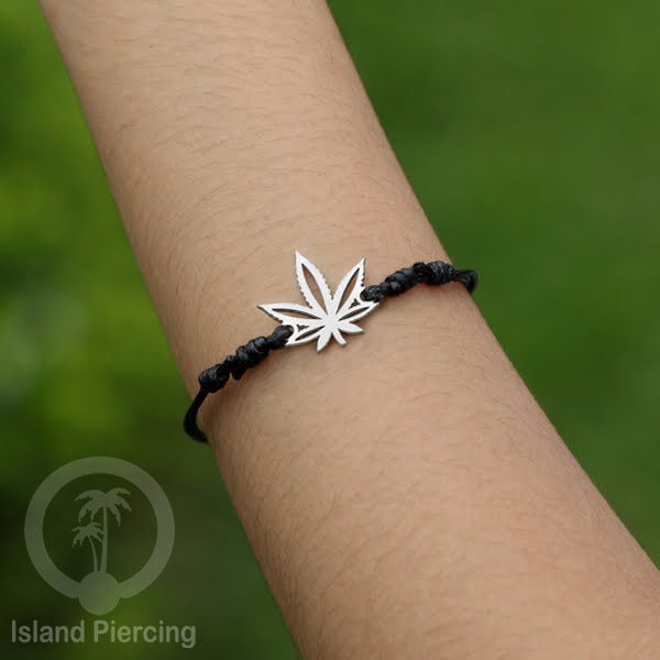 Gelang Tangan unik dari Stainless Steel warna silver tersedia pilihan desain yang istemewa