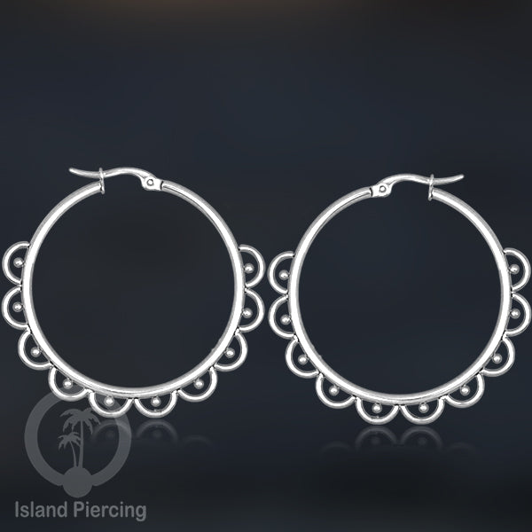Anting Hoop stainless steel warna silver ukuran 40mm di dekorasi bola baja kecil