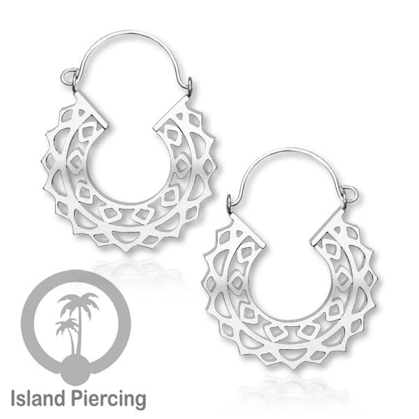 Anting stainless steel warna silver motif yang sangat unik