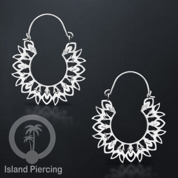 Anting stainless steel warna silver motif yang sangat unik