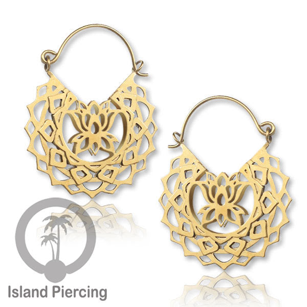 Anting stainless steel warna gold motif yang sangat unik