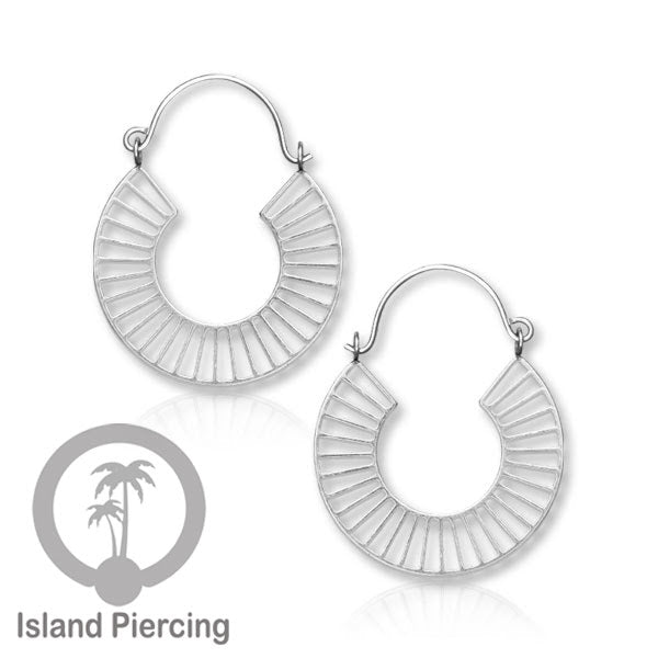 Anting stainless steel warna silver motif yang popular
