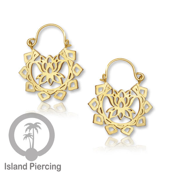 Anting stainless steel warna gold motif yang popular