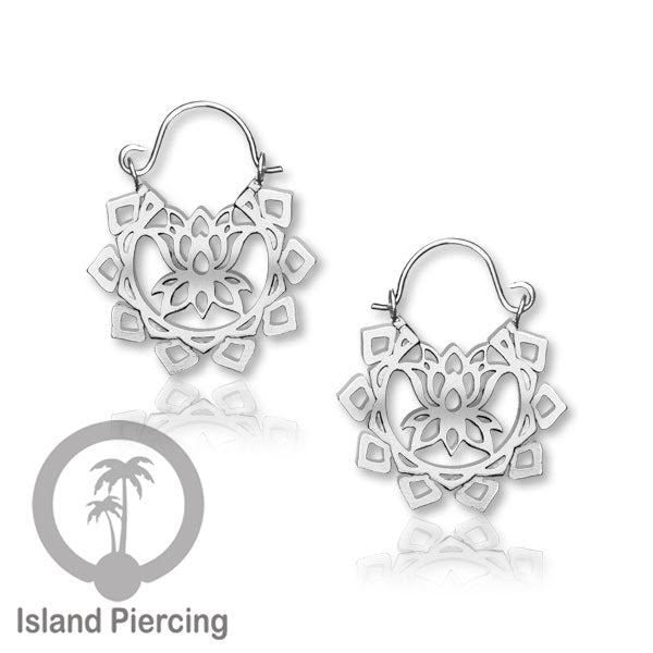 Anting stainless steel warna silver motif yang popular