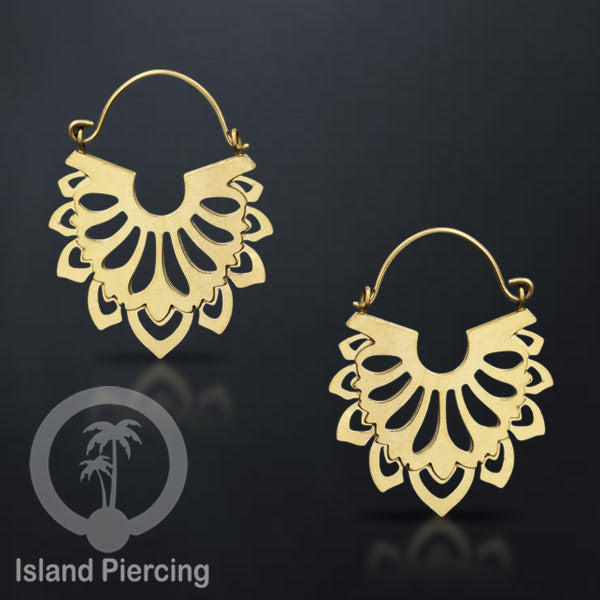 Anting stainless steel warna gold motif yang popular
