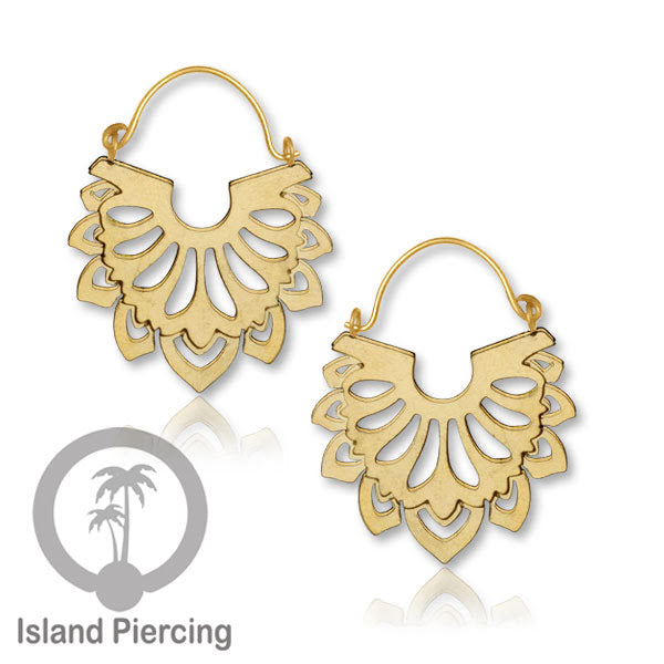 Anting stainless steel warna gold motif yang popular