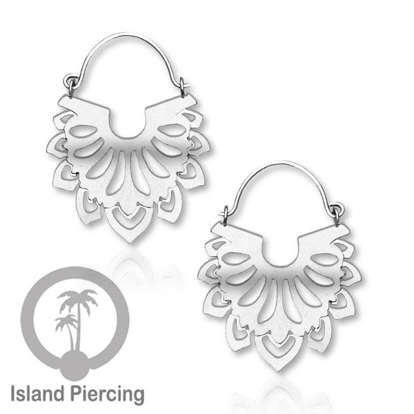 Anting stainless steel warna silver motif yang popular