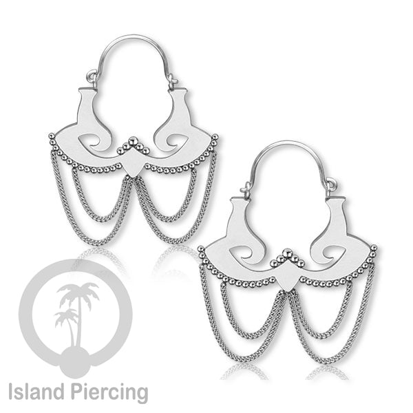 Anting stainless steel warna silver motif yang popular.