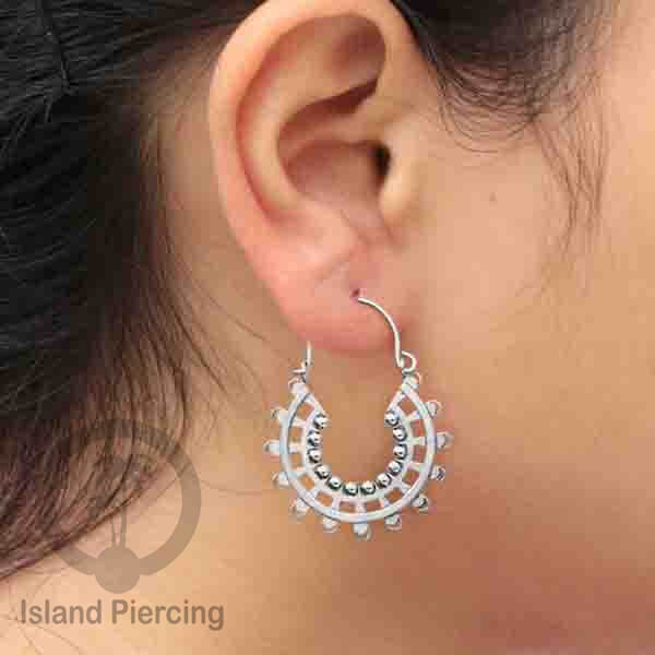 Anting stainless 3 lapis warna silver motif unik, hanya ada di Island Piercing