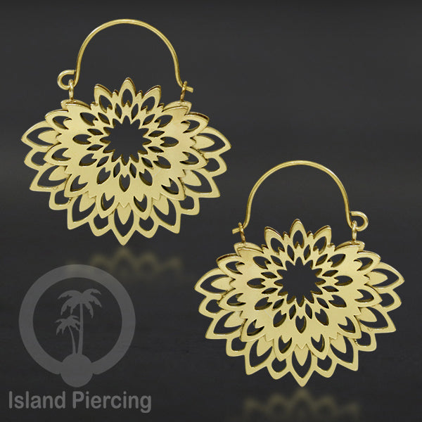 Anting stainless 3 lapis warna gold motif unik, hanya ada di Island Piercing