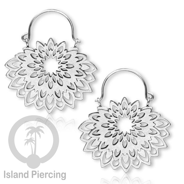 Anting stainless 3 lapis warna silver motif unik, hanya ada di Island Piercing