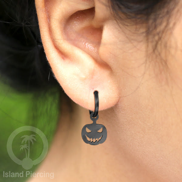 Stainless Steel Anting Hoop Ear Huggies Halloween warna hitam dengan Liontin, Charm, Tengkorak, Sihir, Laba-2