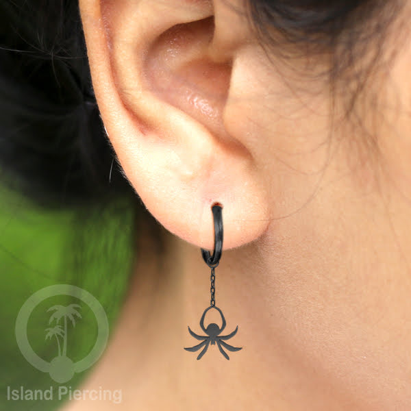 Stainless Steel Anting Hoop Ear Huggies Halloween warna hitam dengan Liontin, Charm, Tengkorak, Sihir, Laba-2
