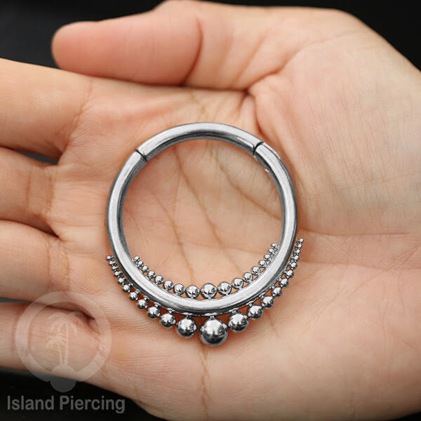 Tindik Telinga Stainless Steel Ear Weight warna silver Clicker Ring sistem magnetik dengan bola