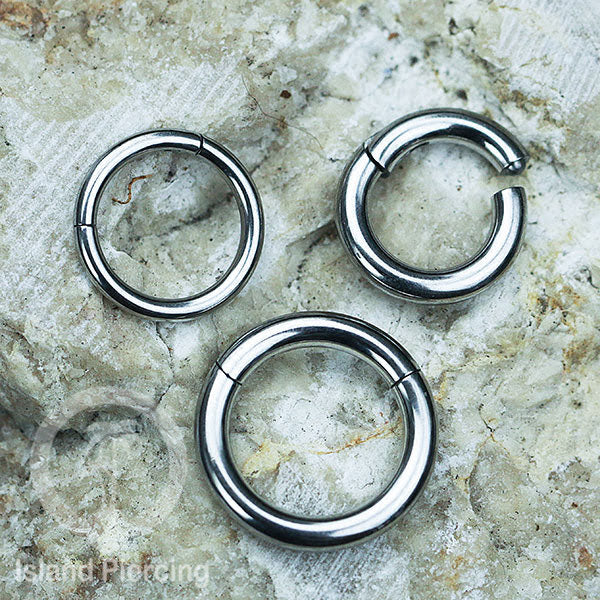 Anting stainless piercing hinged segment ring tebal 2&3mm warna silver,gold,hitam