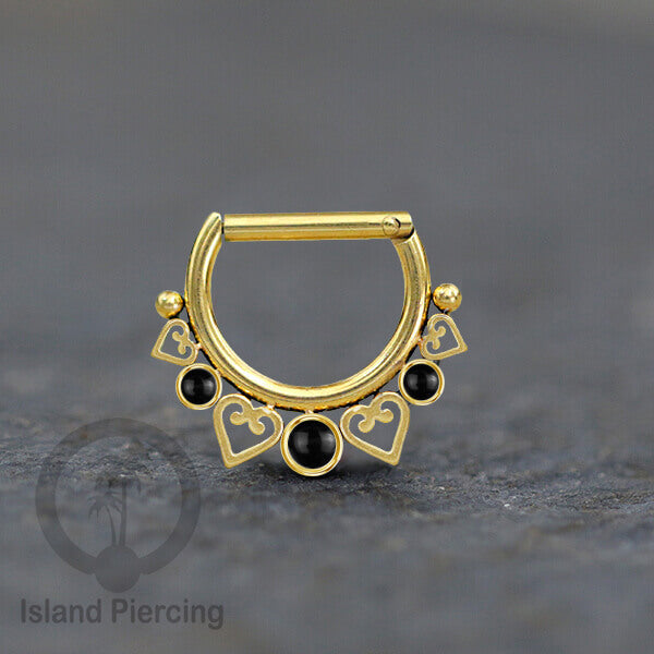Hinged Septum Piercing clicker warna gold PVD steel dengan 3 batu dan hati kecil