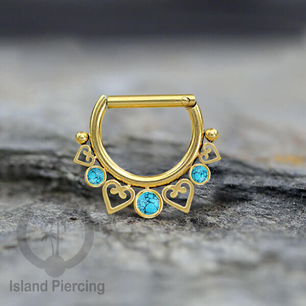 Hinged Septum Piercing clicker warna gold PVD steel dengan 3 batu dan hati kecil