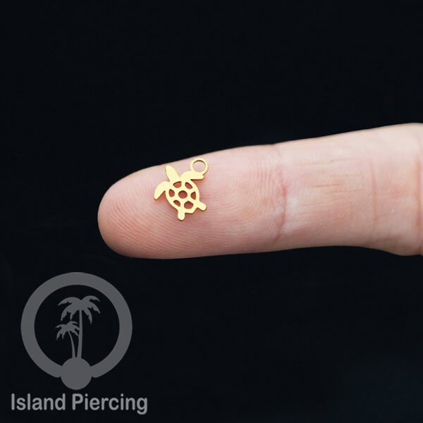 Piercing Charm Liotin Stainless warna gold yang bisa pasang di Tindik dasar semua model tersedia di toko Island Piercing