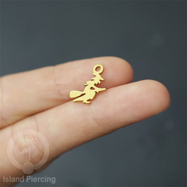 Body Jewelry Charm Stainless Liotin model Halloween Gothic jewelry warna gold, tengkorak sihir peti...